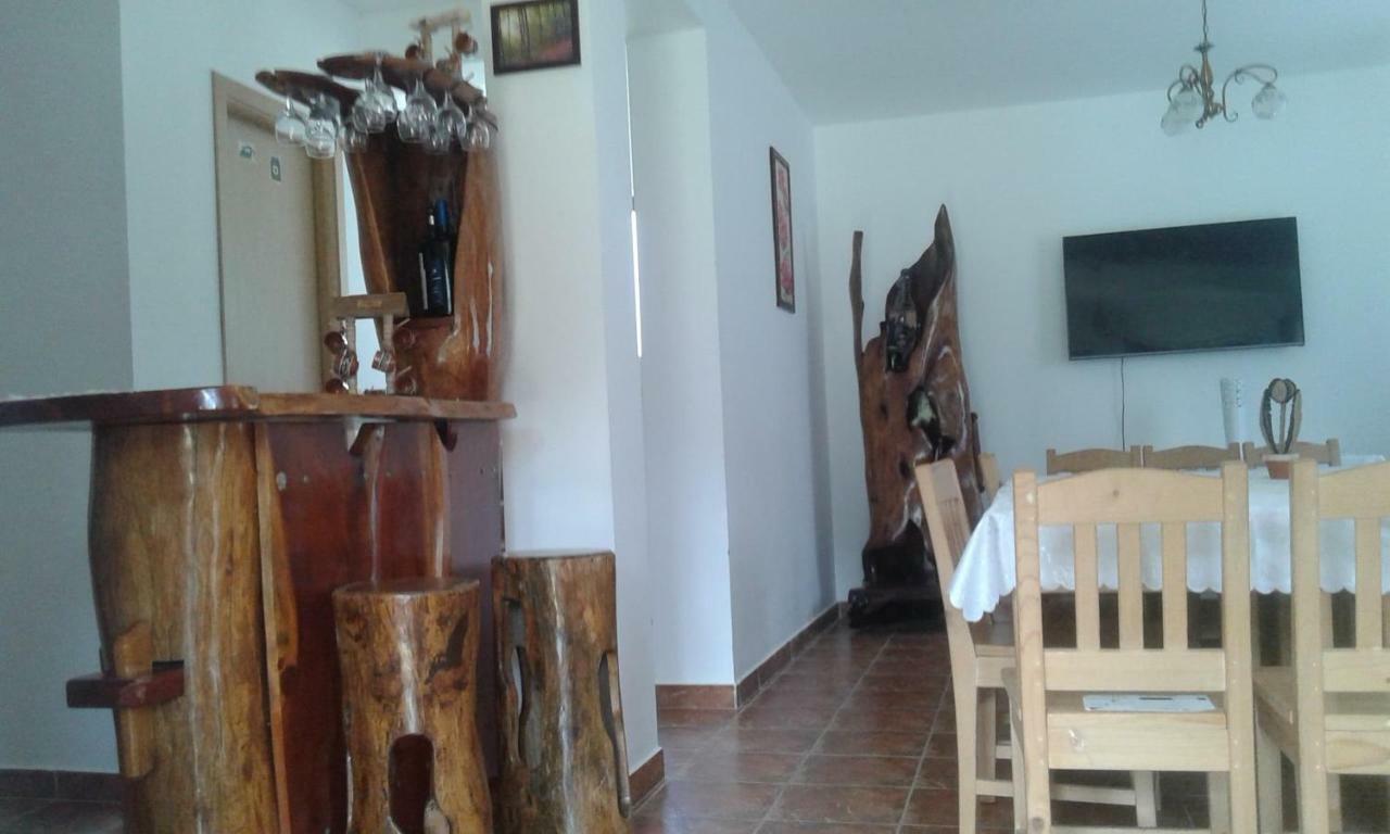 Pensiunea Casa Vanatorului Hotel Oteleni ภายนอก รูปภาพ