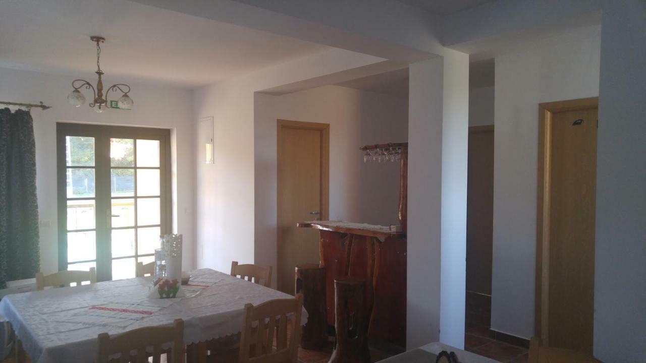Pensiunea Casa Vanatorului Hotel Oteleni ภายนอก รูปภาพ