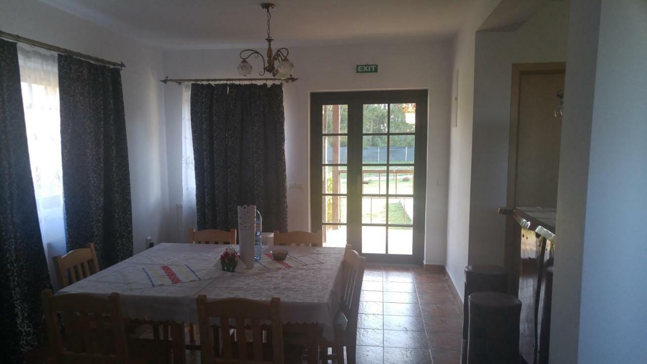 Pensiunea Casa Vanatorului Hotel Oteleni ภายนอก รูปภาพ