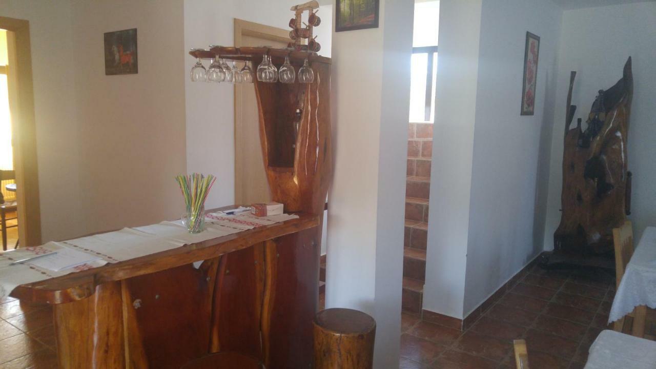 Pensiunea Casa Vanatorului Hotel Oteleni ภายนอก รูปภาพ