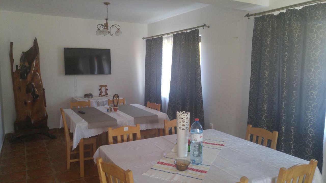 Pensiunea Casa Vanatorului Hotel Oteleni ภายนอก รูปภาพ