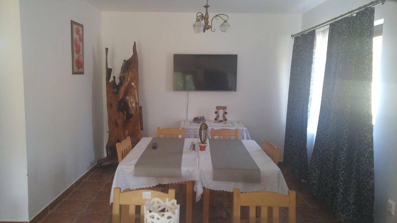 Pensiunea Casa Vanatorului Hotel Oteleni ภายนอก รูปภาพ