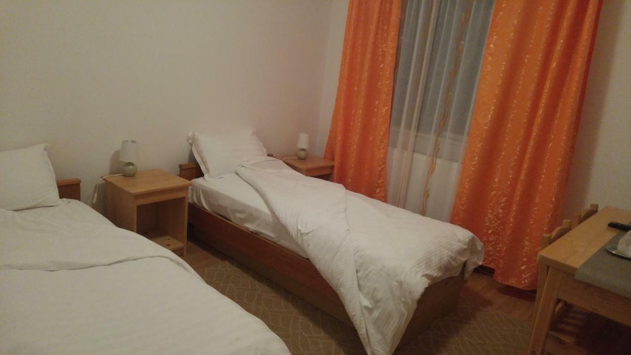 Pensiunea Casa Vanatorului Hotel Oteleni ภายนอก รูปภาพ